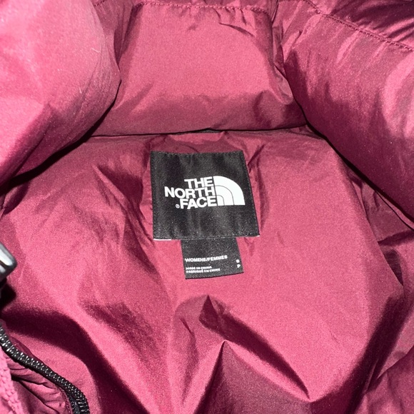 North Face Puffer Jacket with Hood - Picture 10 of 12